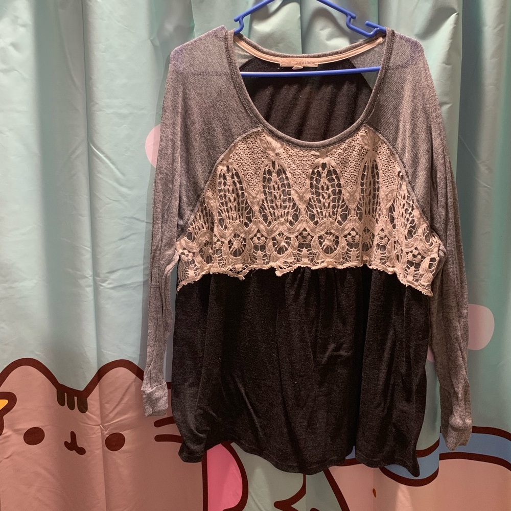 3/$25🌺PLUS! Long Sleeve Top with Lace Overlay